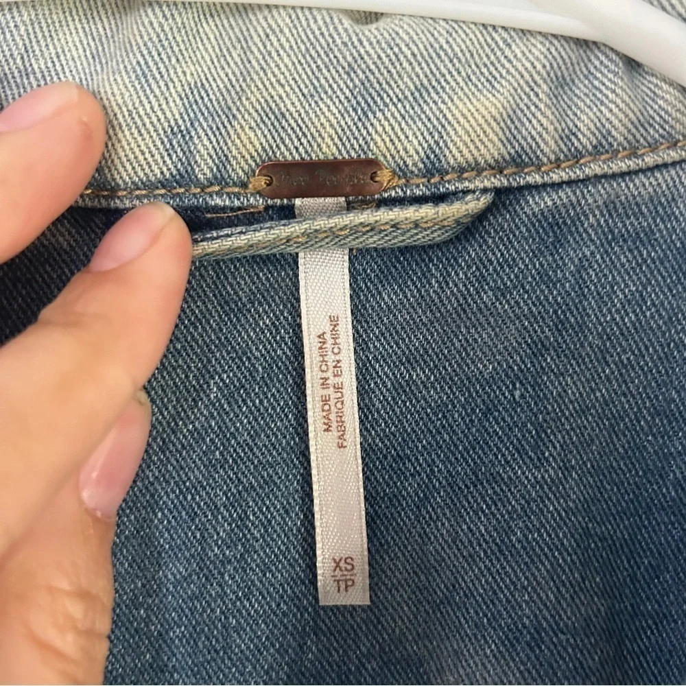 Free People Light Wash Denim Jacket Jean Casual Spring Summer Boho Bohemian XS - Picture 3 of 7